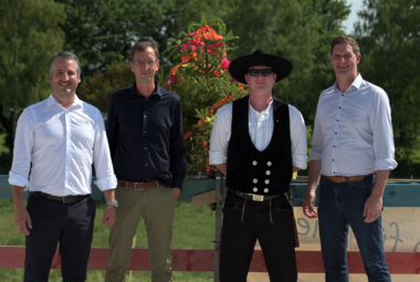 Roofing ceremony Neutrik EMEA GmbH